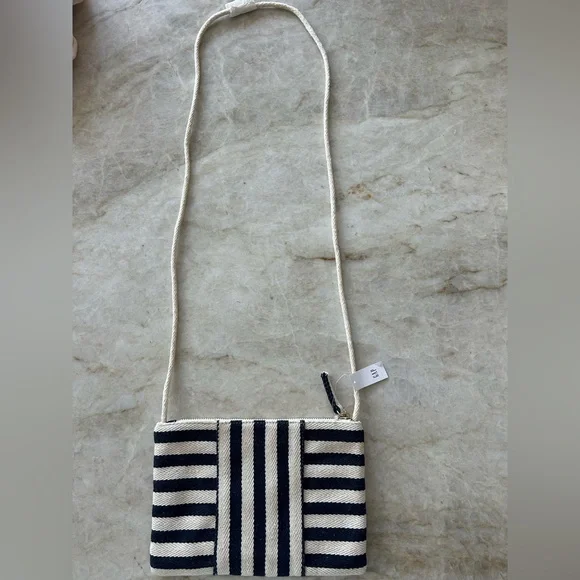 NWT GAP Navy and white knit striped crossbody bag with zipper closure! - Picture 2 of 2